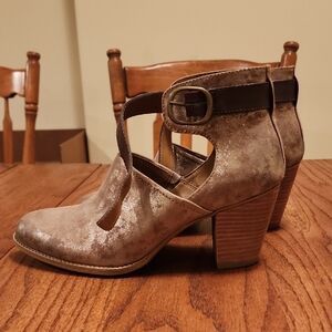 Sofft gold shimmer heels